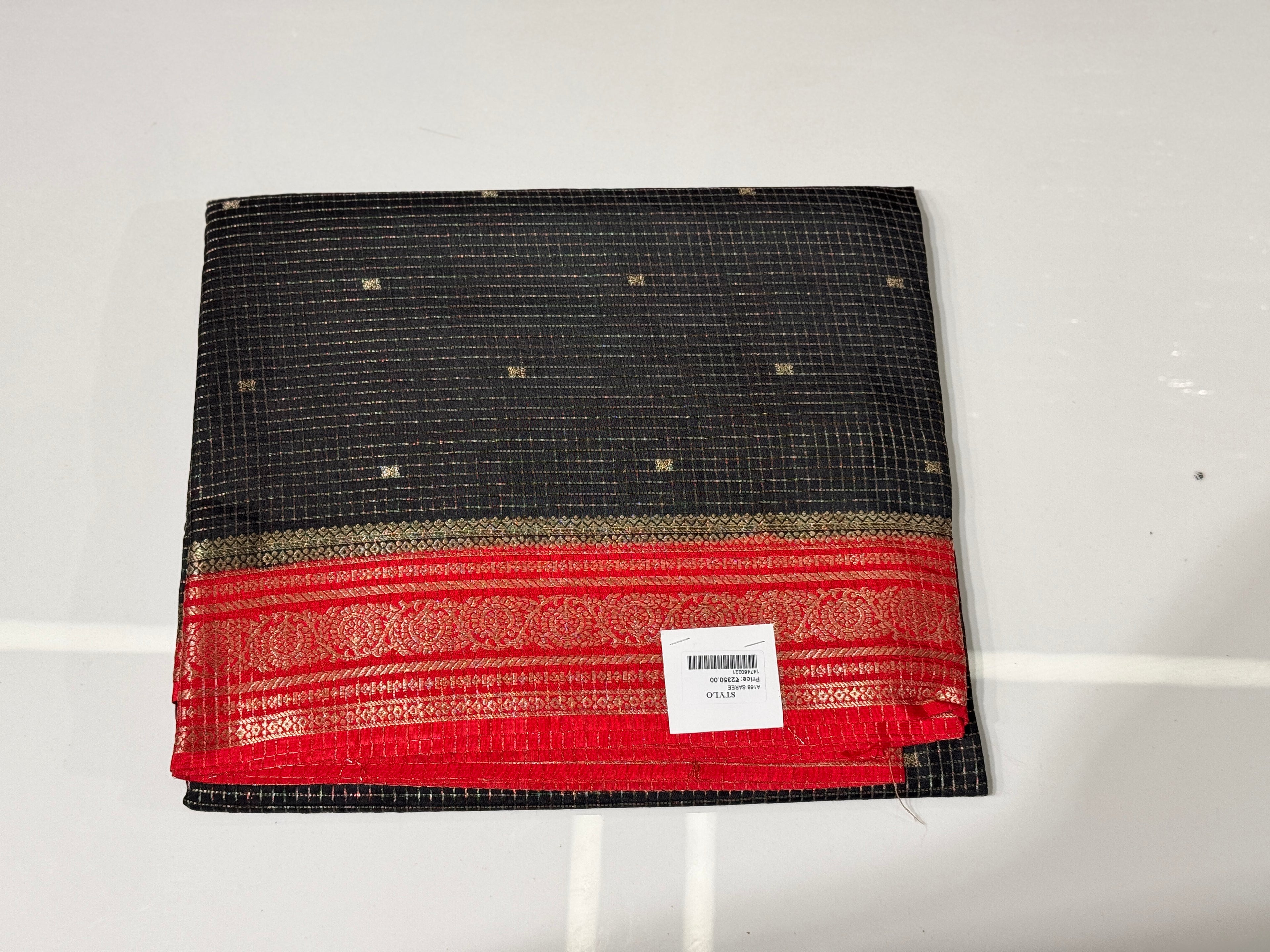 Banarasi Dola Silk Saree with contrast Pallu with blouse